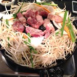 ココヒツジ - 厚切りラムで焼き始め