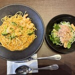 鎌倉パスタ - 料理写真:「ぷりぷり海老の濃厚伊勢海老ソース」@1610+「サラダ・パン食べ放題セット」@460  JAF会員証提示で3%off