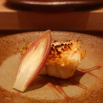 鮨 しみづ - 一夜干し甘鯛の松笠焼き