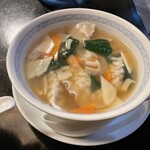 とんとん飯店 - ギョーザスープ