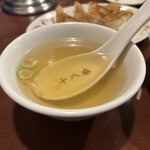 元祖十八番 - 五目炒飯の中華スープ