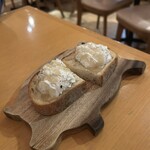 タベルナ デル ヴィットリオ - ブルーチーズとはちみつたっぷりのブルスケッタ