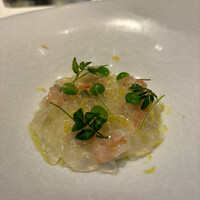 レストラン リューズ - 新玉ねぎムース　足赤海老　蛤の出汁　グリンピース