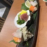 海鮮炉ばた 囲炉裏や 魚八 - 