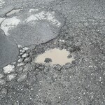 焼きもの家 慶 - 駐車場のアスファルトがいい感じに掘れて来てニンマリ^_^