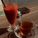 cafe＆bar FUMO - トマトジュース（税込600円）　ホットティー（税込700円）