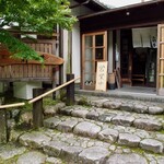 蕎麦・宿 菊井 - お店入口　古民家の佇まいが「大人の隠れ家的」雰囲気（2024年5月）