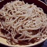 蕎麦・宿 菊井 - ざる蕎麦　国内産の厳選したそば粉を使用十割蕎麦　そば本来の風味、香りを大切にするため、当日石臼で自家製粉し、手打ち手切り（2024年5月）