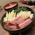 すき焼 三光舎 - 鍋に入れてくれた直後