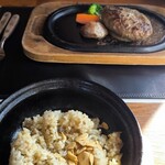 和牛ステーキ桜 - 国産牛ハンバーグ200gとガーリックライスのランチ　3300円(2025年2月)