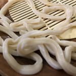 金豚雲 - うどんはスクリューのようにねじれています！