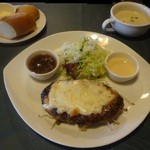 洋食屋ZEN - ⑨チーズバーグ（サラダ付き）