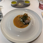 メイ - 6皿目
      桜鯛のヴァプール、桜海老のフリット、田芹、筍、春キャベツ、桜海老のソース