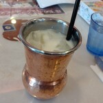 マハトマ - ラッシー。容器も味わい深い。