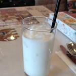 マハトマ - ココナッツラッシー。果肉も味わえます。