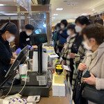 小池菓子舗  - 長蛇の列