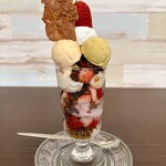 ファヴォリ - パフェ後ろから