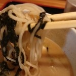 彩龍一番 - 2014年7月　魚介つけ麺の麺持ち上げ