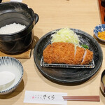 とんかつ 神楽坂 さくら 赤坂店 - ハーブ三元豚のロースかつ定食1,400円(ご飯、しじみ汁、きゃべつおかわり無料)