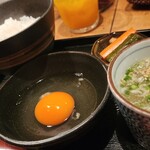 串焼がんちゃん - 玉子かけご飯。〆にはがんちゃんラーメン、お茶漬けなどさまざまありますが玉子かけご飯をいただきました。安心してお腹を〆られる一品です