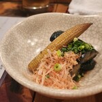 串焼がんちゃん - お通し。ビールからの茄子のお浸しは蕩けますわ