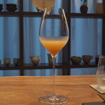 レストラン ナズ - 白桃のジュースに黒澤酒造の粒を残した甘酒、濃く淹れたジャスミンティー