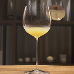 レストラン ナズ - フキ、サルナシ（パイナップル）、高温の緑茶