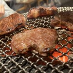 炭火焼肉ホルモンさわいし - 