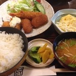 Jizakeya Washoku Hanakuruma - Dランチ 850円
                        大エビフライ、クリームコロッケ、魚のミックスフライ、サラダ、赤出し、ご飯