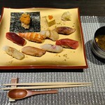 秋葉原 鮨 上村 - 握り八貫、雲丹手巻き、赤出し