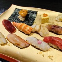 上村 - 握り八貫、雲丹手巻き