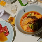 食道園 - 小鉢に取り分けます。