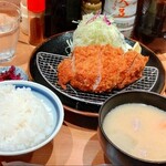 とんかつ檍 銀座8丁目店 - ごはん、ふわふわ。豚汁しみしみ。