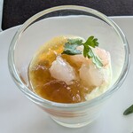 XEX ATAGO GREEN HILLS / Salvatore Cuomo Bros. - そら豆のエスプーマとコンソメ　エビのマリネ