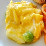 XEX ATAGO GREEN HILLS / Salvatore Cuomo Bros. - 釜揚げシラスとグリーンピースのスクランブルエッグ