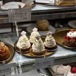 ペチカスケマサコーヒー - ショーケースの中のケーキたち