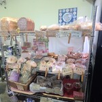 ぱん工房 恵み - パンの陳列棚には、20種類ほどありました！