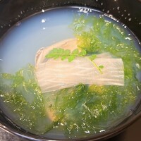 広島旨い物処 稲茶 - はまぐりとあおさ、ウドスライスのお汁