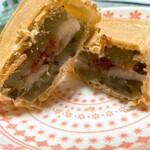 御菓子庵 田子の月 - 料理写真:富士山 暦もなかの断面