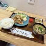 食堂ちある - 生姜焼きと味噌汁を豚汁に変更。