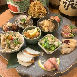 手作りの酒あて3種盛500円（税抜）が人気！