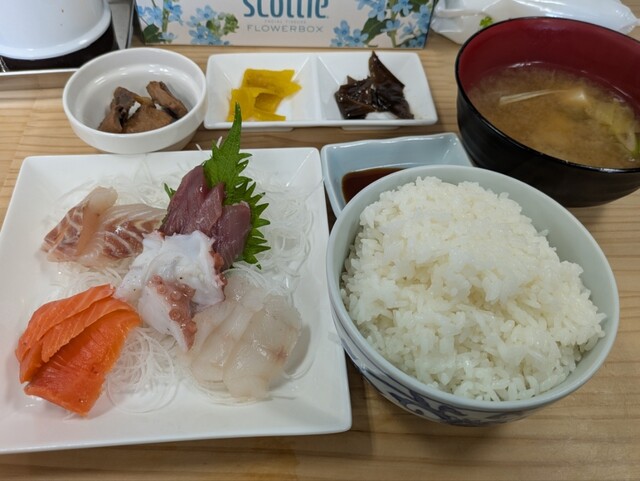 いかや &ndash; 女川の海鮮料理店｜新鮮な魚介を使った定食