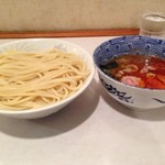 頑者 - 毎度お馴染み、  #誰が撮ってもおんなじシャシン    なンだけど、辛つけめん、大盛り！  今日も綺麗に盛り付けられた麺、トロリとした黄身も良い玉子、イイね！  