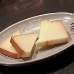 DEN - 自家製スモークチーズ