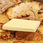 蔵出し味噌 麺場 田所商店 - 北海道味噌 味噌漬け炙りチャーシュー＋超バター