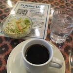 インド料理 パリワル - セットのサラダ、コーヒー、お冷