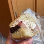 BAGEL FACTORY - 食べかけですみません。さくらあんとクリームチーズ。まじうまい。
