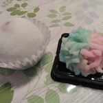 たなか遊花堂 - イチゴ大福、きんとん、です。イチゴ大福は季節商品ですね。