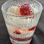 XEX ATAGO GREEN HILLS / Salvatore Cuomo Bros. - 1番人気のいちごのヴェリーヌ