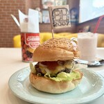 THE BURGER HEARTS - 短角牛「BHケチャップバーガー」（880円）